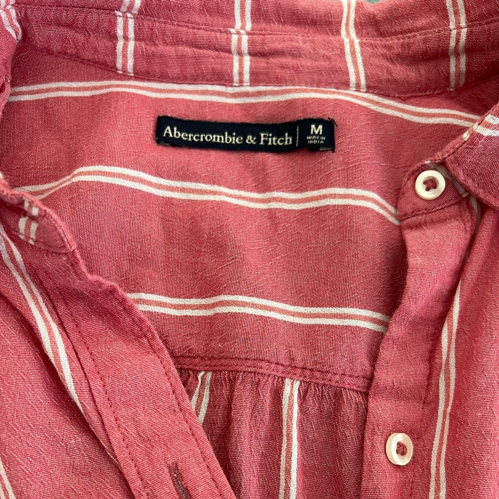 Adorable Abercrombie & Fitch Short Sleeve Button Up Tie Front Pink Striped Shirt - Picture 3 of 4